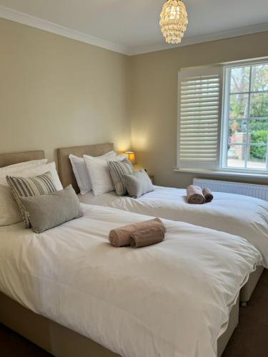 Situated in Stunning Highleigh Village,'BRAMLEY FALL COTTAGE'-Attached Cottage,3 Bedrooms-1 on groun in 希德尔沙姆