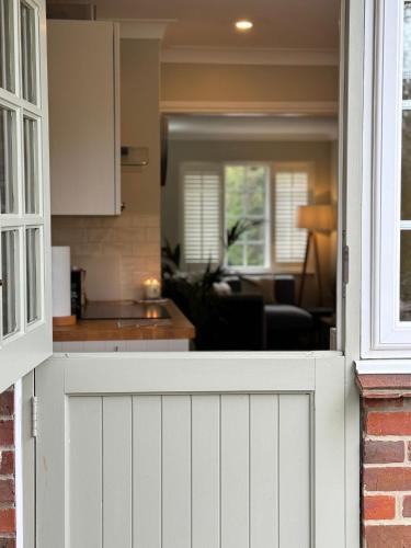 Situated in Stunning Highleigh Village,'BRAMLEY FALL COTTAGE'-Attached Cottage,3 Bedrooms-1 on groun in 希德尔沙姆
