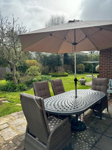 Situated in Stunning Highleigh Village,'BRAMLEY FALL COTTAGE'-Attached Cottage,3 Bedrooms-1 on groun in 希德尔沙姆