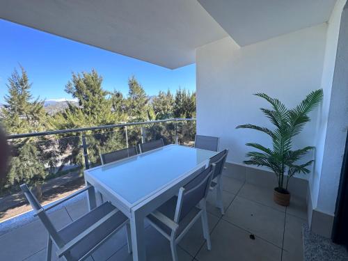 Apartment with Mountain View