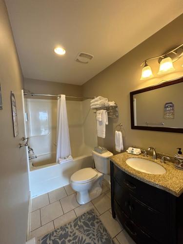 Pacific Rim Guest Lodge - Adults Only in Ucluelet, Canada