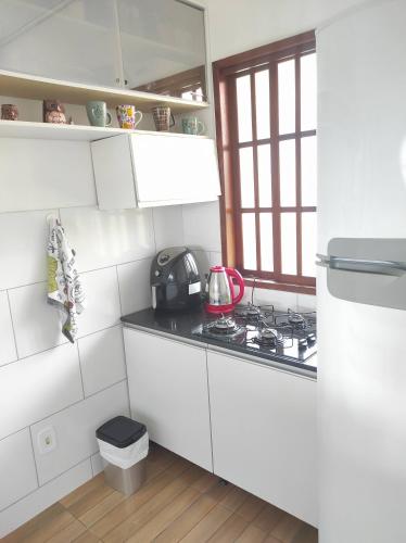 virtuve, Casa 2 qtos, sendo suíte com cama Queen ar condicionado (Casa 2 qtos, sendo suite com cama Queen ar condicionado) in Guapimirim