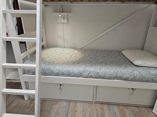 1 bunk bed