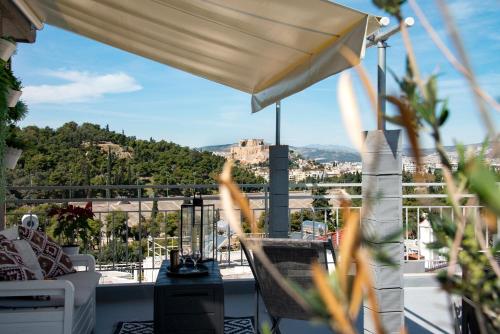 The Athenian Oasis, Atenas