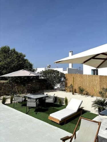 Minimal Grey Apartment Pool-front in Paros