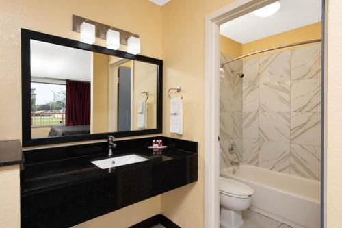 Days Inn by Wyndham Salem, IL in Salem, USA