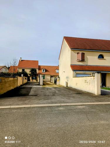 Зовнішній вигляд готелю, Maison Romantique entre deux fleuves chez l'habitant in Кани Еклюз