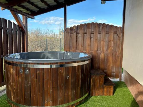 . Całoroczny Domek Nad Jeziorem - Balia z Jacuzzi