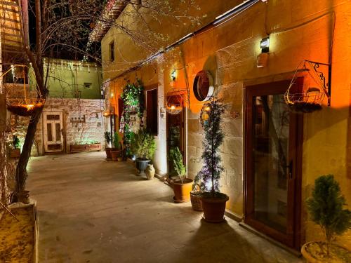 THE RED HORSE HOTEL - image 5