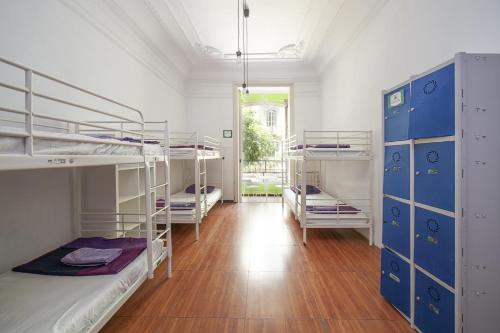 Bed in 6-Bed Mixed Dormitory Room image 4