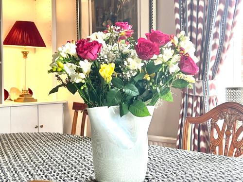 Facilities, Colthrop Manor with Gardens in Thatcham