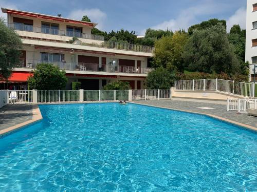 Vista/Panorama, Superbe 2 pièces Antibes vue mer, piscine, parking (Superbe 2 pieces Antibes vue mer, piscine, parking) in La Pagane