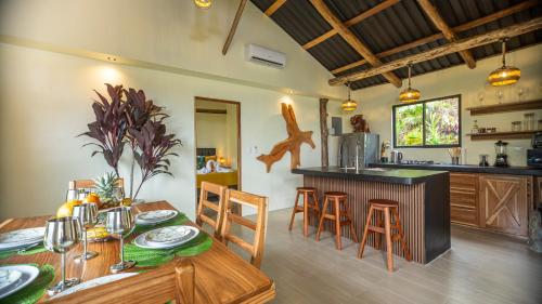Cabañas Caeli, El Toucan, Peaceful Rainforest Retreat with Stunning Views, Fortuna (photo 3)
