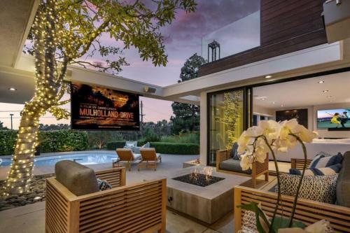 Hollywood Hills Oasis: The Ultimate Luxury Retreat