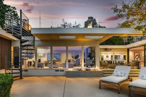 Hollywood Hills Oasis: The Ultimate Luxury Retreat in Los Angeles, USA