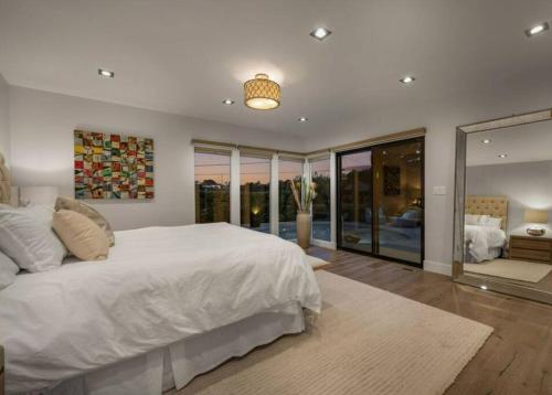 Hollywood Hills Oasis: The Ultimate Luxury Retreat in Los Angeles, USA