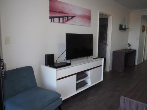 Lovely 2 Bedroom Serviced Apartment & Free Parking