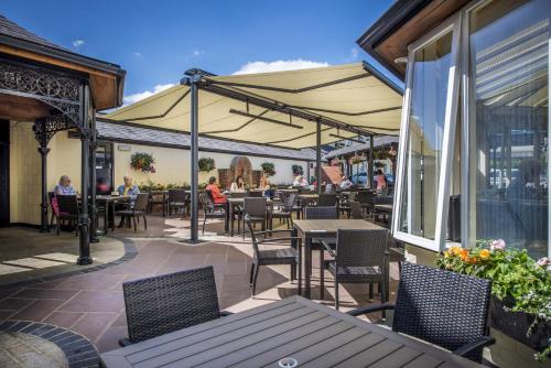 The Three Swans Hotel, Market Harborough, Leicestershire photo 4