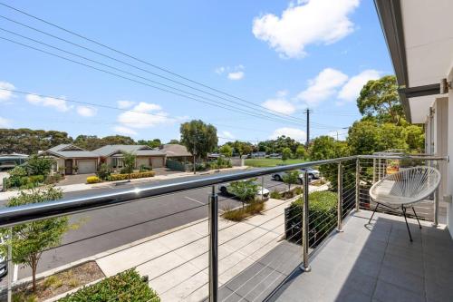 Lovely Renovated 2BR Townhouse WiFi Parking in Mitchell Park