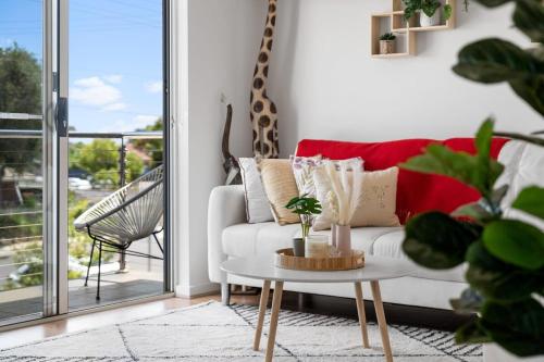 Lovely Renovated 2BR Townhouse WiFi Parking in Mitchell Park