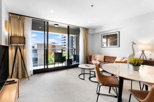 CBD 1BR Apt-104 North Terrace-Walkable CityView