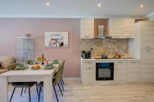 kuhinja, 4 Seasons Apartment - Happy Rentals in Taverne-Torricella