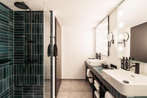 room detail thumbnail 2
