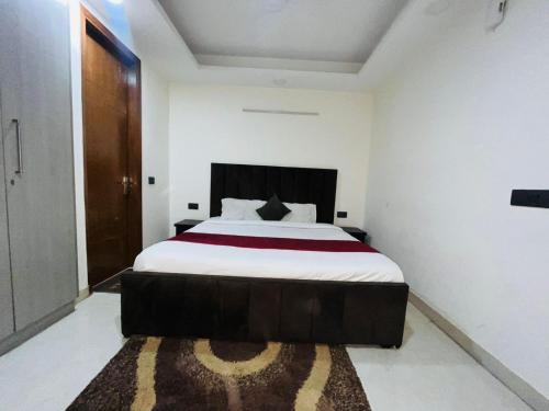 Hotel Saket Place - Near Saket Metro