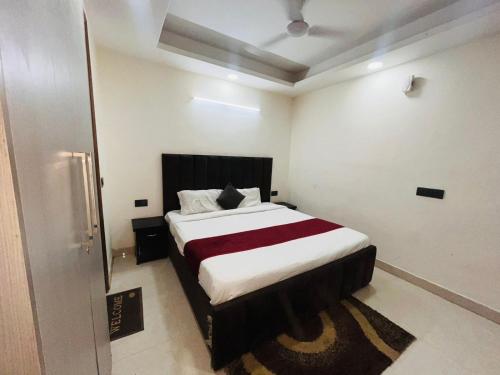 Hotel Saket Place - Near Saket Metro