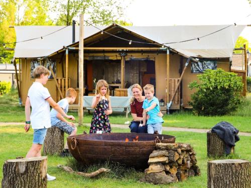 Cozy lodge with a dishwasher at a holiday park in the Achterhoek