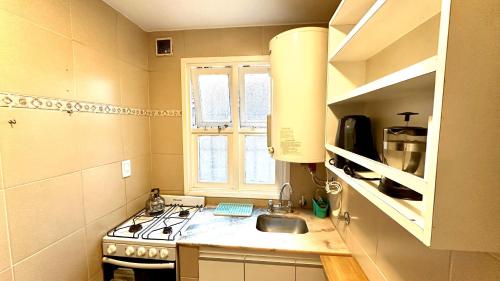 Kitchen, Calido dpto de 2 ambientes con parrilla y cochera en zona residencial de Punta Mogotes near Yes! Playa Canina