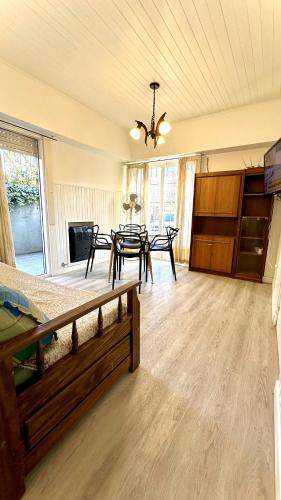 Calido dpto de 2 ambientes con parrilla y cochera en zona residencial de Punta Mogotes near Yes! Playa Canina
