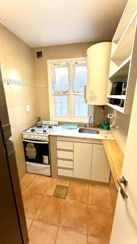 Kitchen, Calido dpto de 2 ambientes con parrilla y cochera en zona residencial de Punta Mogotes near Yes! Playa Canina