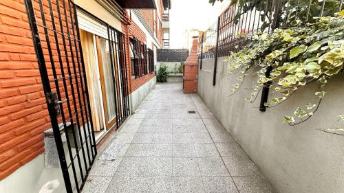 Facilities, Calido dpto de 2 ambientes con parrilla y cochera en zona residencial de Punta Mogotes near Yes! Playa Canina