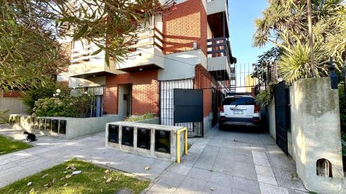 Exterior view, Calido dpto de 2 ambientes con parrilla y cochera en zona residencial de Punta Mogotes near Yes! Playa Canina