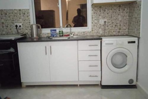 3 bedroom, free Wi-fi, Aircon & Hot water in Tujereng