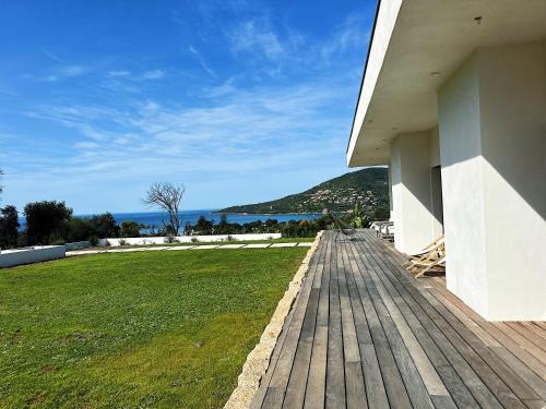 Villas de standing avec magnifique vue mer et piscines privées, Sagone