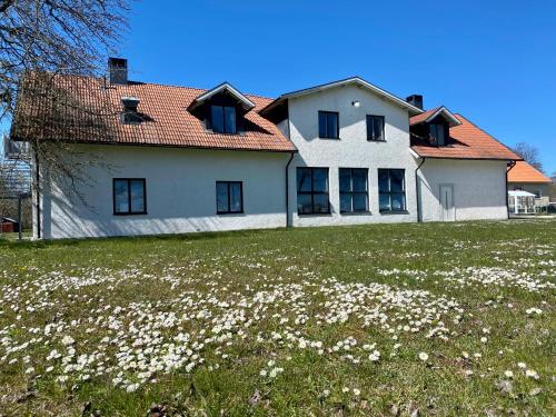 Exterior view, Hangvar Skola Geografisalen in Ire