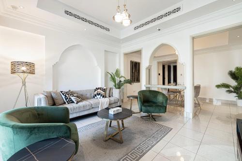 Lux 2BR Retreat Steps from Dubai Mall&Burj Khalifa, Dubai (photo 3)