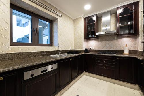 Lux 2BR Retreat Steps from Dubai Mall&Burj Khalifa, Dubai (photo 9)