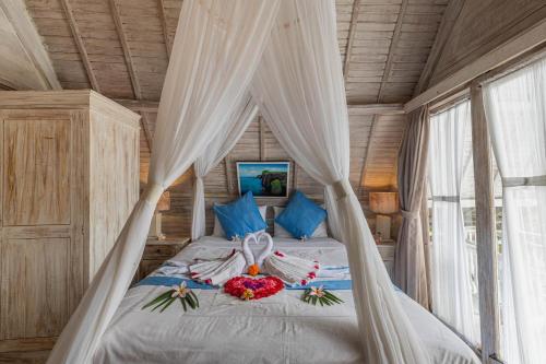 Deluxe Double Room with Balcony image 1