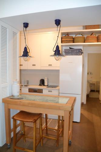 Vouliagmeni seaside flat, Atény (fotografie 10)