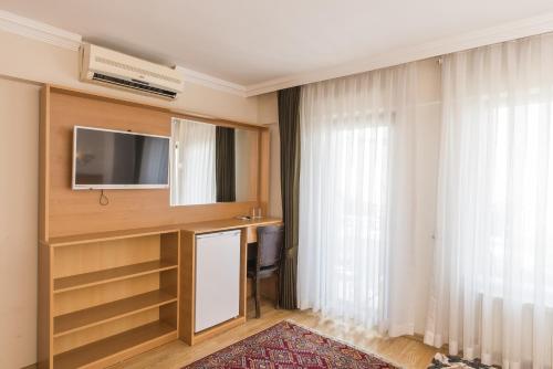 Standard Double Room image 10