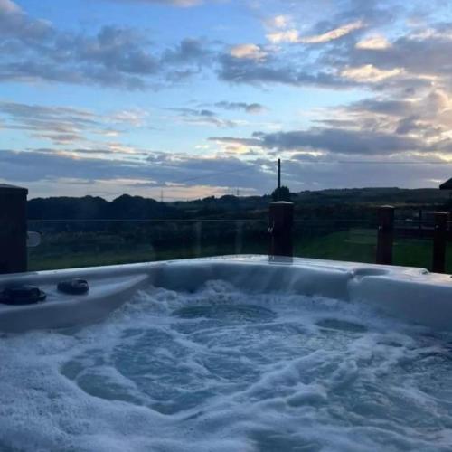2 Bedroom Sleeps 4 Lodge-Smart Tv-Hot tub-Dogs Ok in Ренфрюшир