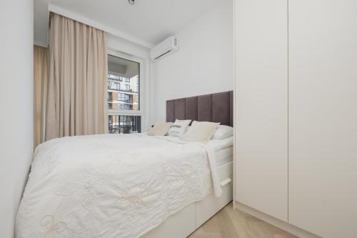 Elegant Mokotów Studio with Balcony and Parking by Noclegi Renters - image 2