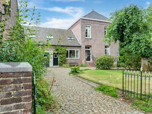  Spacious Mansion in Swolgen with Garden, Unterkunft in Swolgen