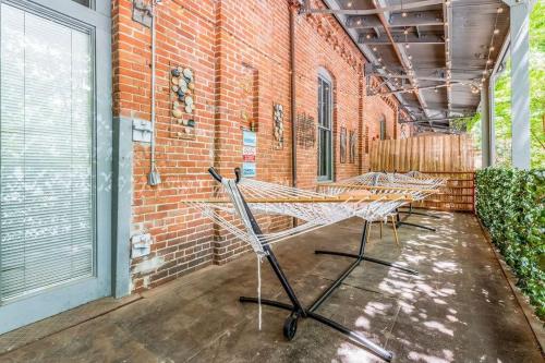 100 Year-Old Historic Brick 2BR Loft & Large Patio & Hammocks & High Ceiling - image 2