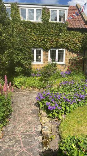 Scalby Grove Cottage