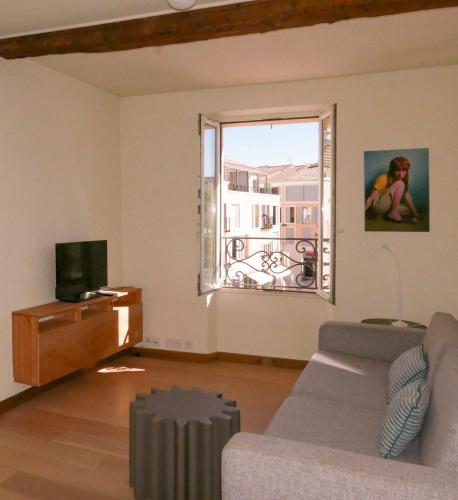 One bedroom apartment in the old city center of Antibes