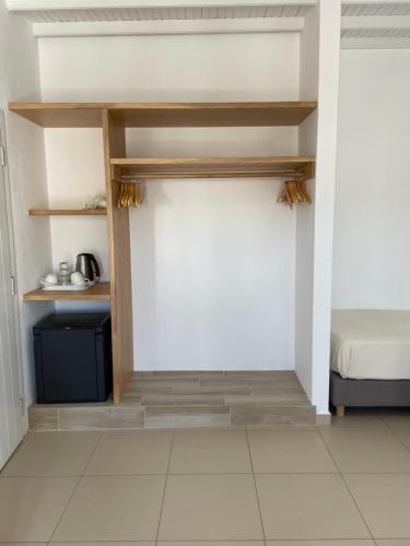 Triple Room with Balcony image 5